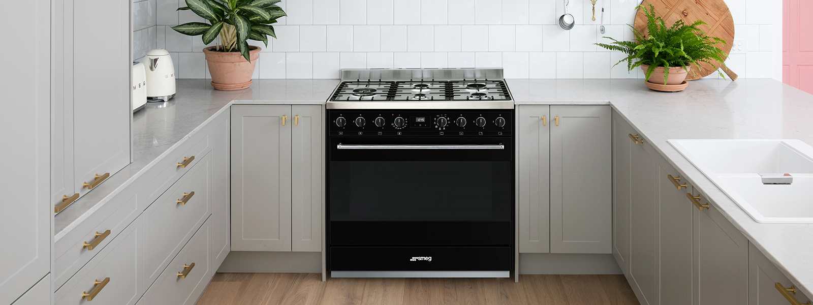 Total 5-year warranty on Smeg Classic and Victoria freestanding cookers at Hart & Co