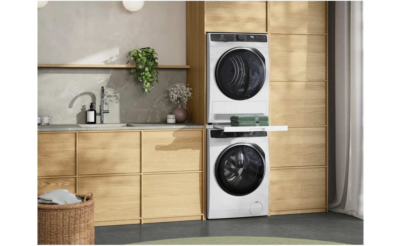 Electrolux 10kg UltimateCare 700 Front Load Washing Machine (White) EWF1043R7WCS