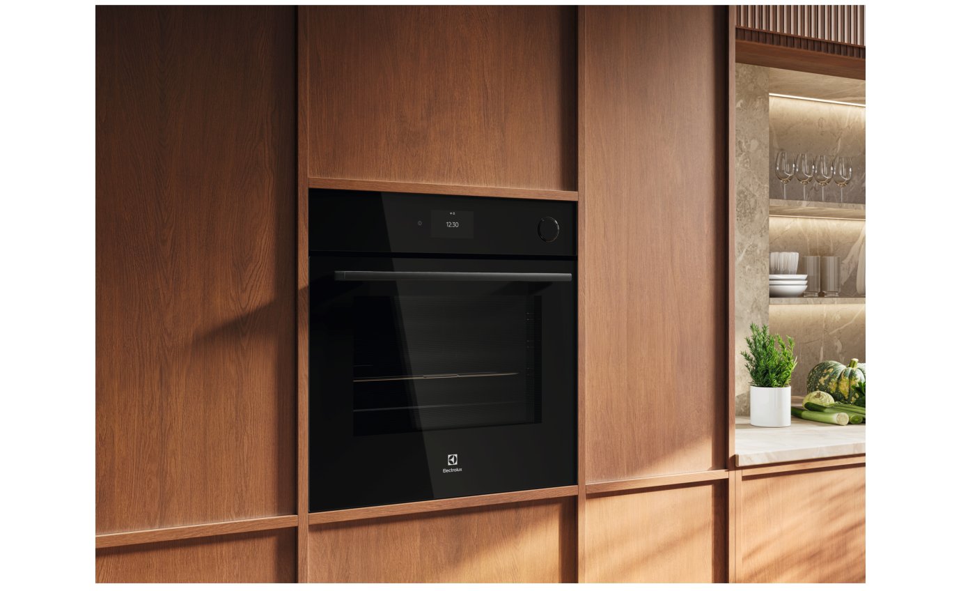 Electrolux 60cm 700 Series Pyrolytic Oven with Added Steam and Food Probe (Black) EVEP6818BF