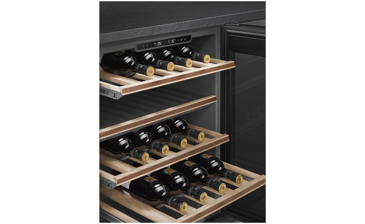 Smeg 82cm Dolce Stil Novo Built-In Wine Cooler (Black) CVI638RN3