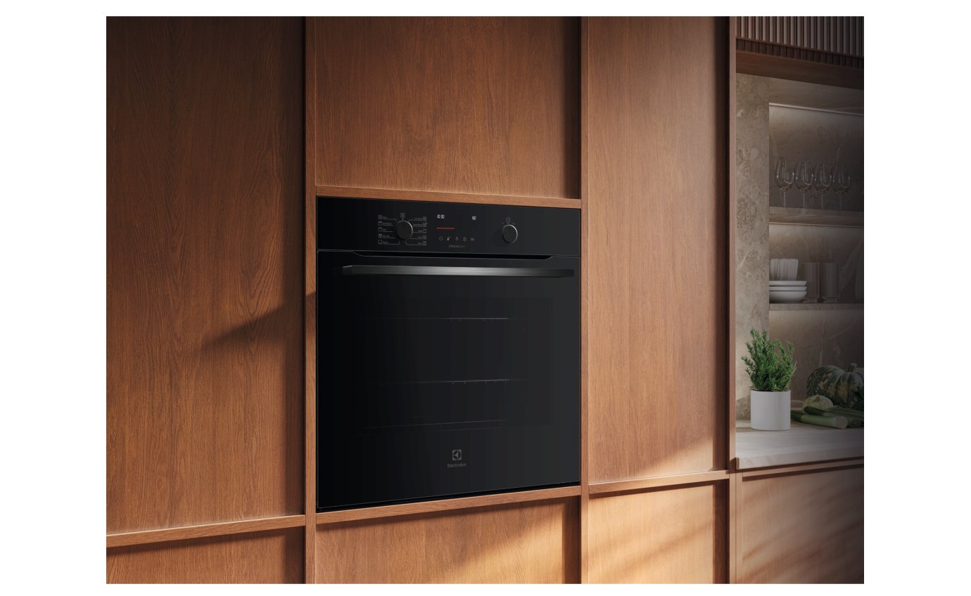 Electrolux 60cm 600 Series Pyrolytic Oven with SteamBake (Black) EVEP6515DF
