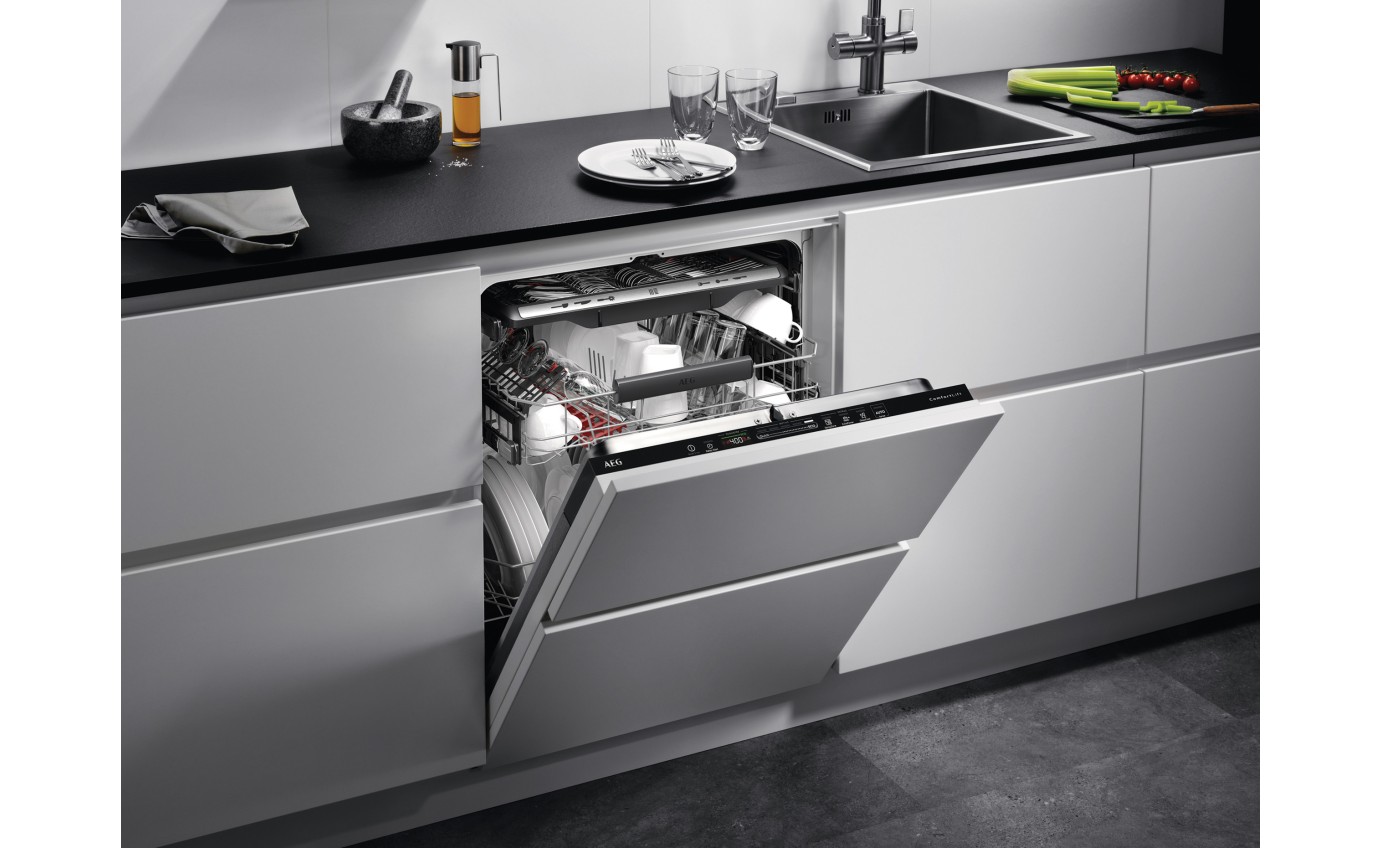 AEG 60cm Fully Integrated Dishwasher with ComfortLift FSE93000RO